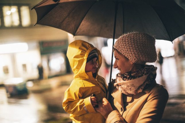 Come vestire il tuo bebè per proteggerlo dalla pioggia?