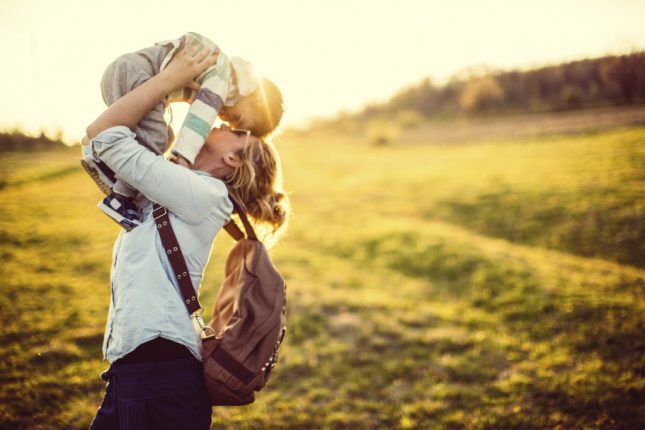 Il momento del primo distacco dalla mamma è un passaggio delicato per il bambino: deve essere affrontato con serenità e pazienza.
