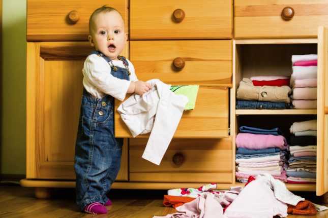 Organizzare il guardaroba dei bambini in vista dell'inverno.