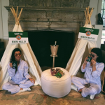 Kim Kardashian al baby shower a tema campeggio a Hollywood