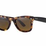 Occhiali da sole: un regalo di valore e per niente scontato. (Ray Ban Original Wayfarer Fleck)
