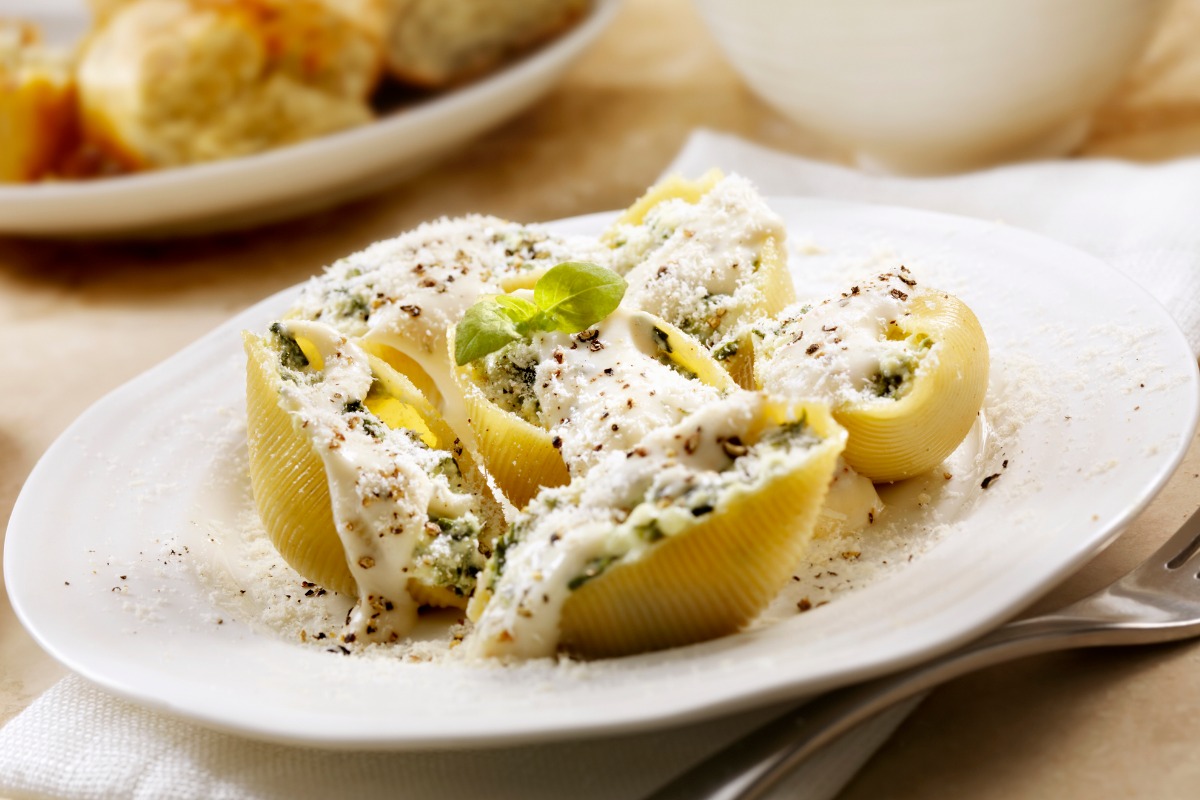 Conchiglioni ripieni al forno con ragù bianco