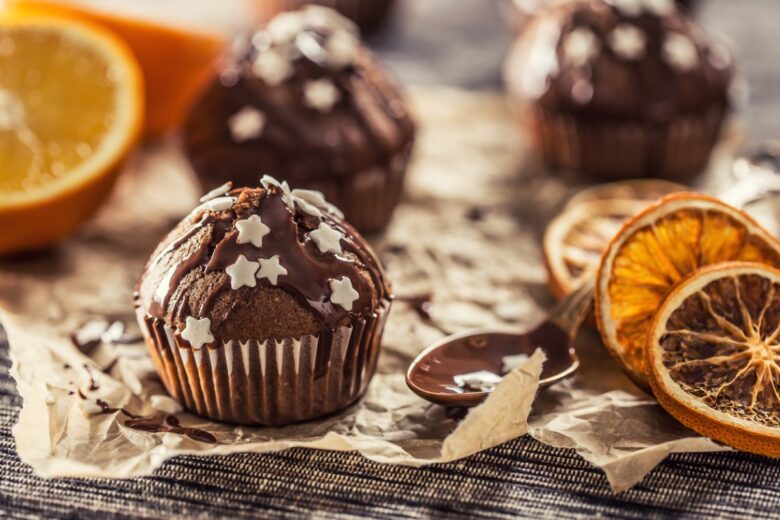 Muffin al doppio cioccolato e arancia candita