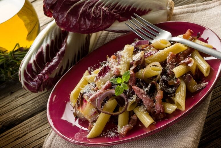 Penne bacon affumicato e radicchio