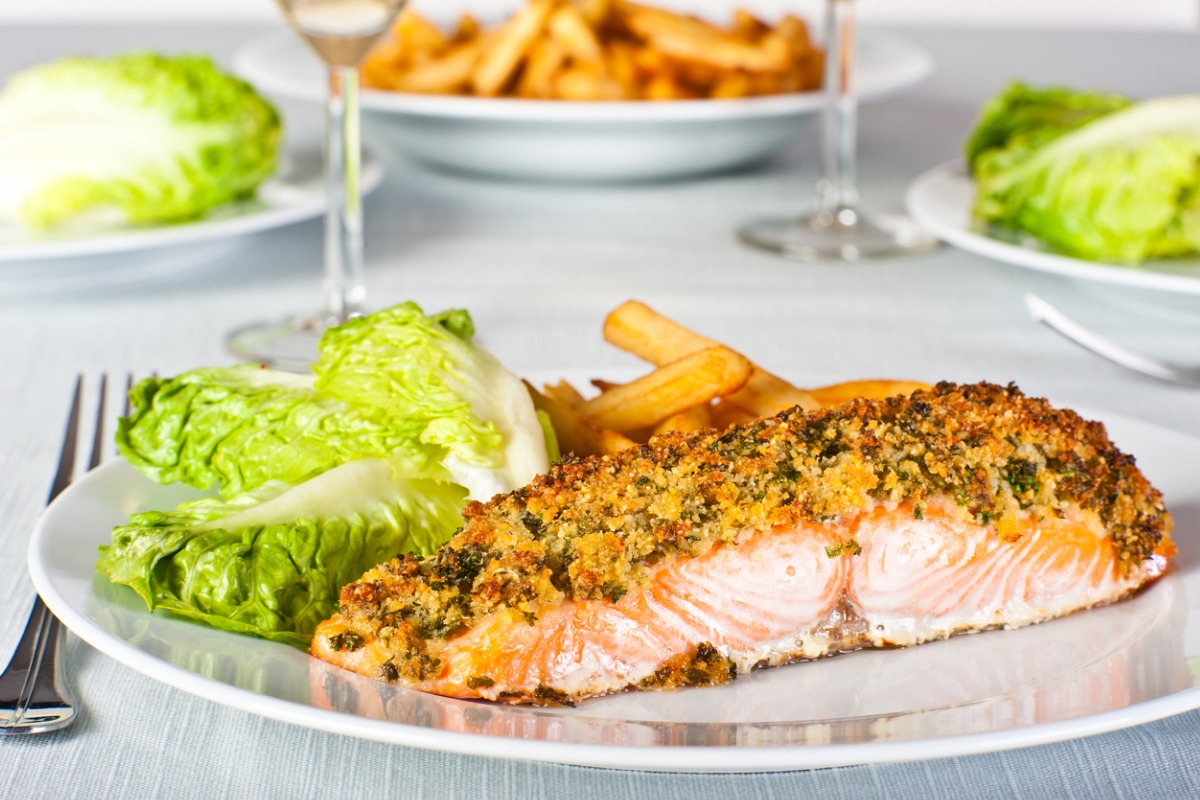 Salmone in crosta di mandorle, pistacchi e semi