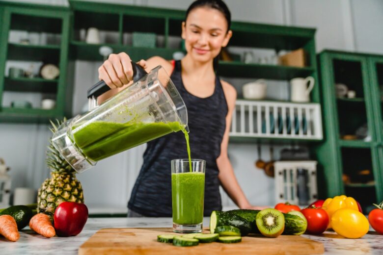 Frullato detox di cetriolo, mela verde e zenzero