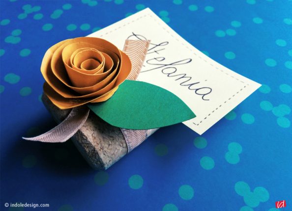 Segnaposto con fiori gialli, un tocco in più per le vostre cene fra amiche