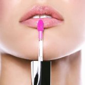 Idrata le labbra con i gloss in olio - crediti foto Estee Lauder