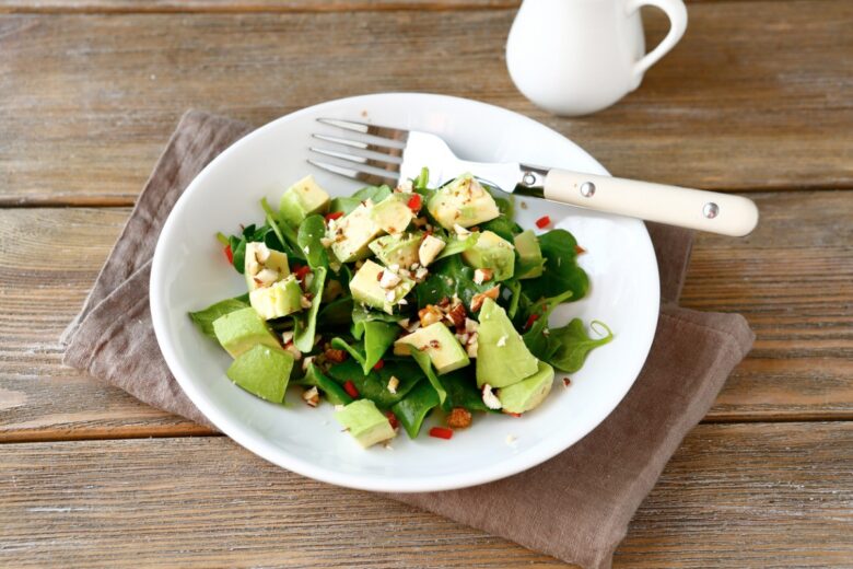 Insalata di avocado, spinaci e noci