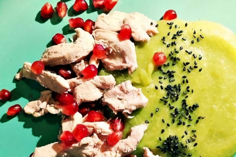 Straccetti di pollo al melograno con crema di cavolini di Bruxelles