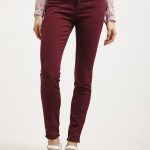 Skinny bordeaux come quelli di Taylor di Esprit