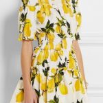 Modello Dolce & Gabbana perfetto per l'estate con stampa in stile provenzale