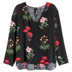 H&M camicetta fantasia a fiori (14,99 euro).