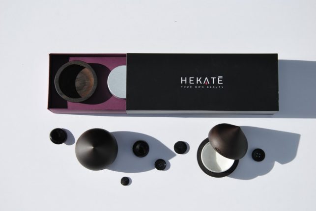 Hekatè consente ai clienti di creare e acquistare una crema cosmetica completamente personalizzata con ingredienti di origine naturale.