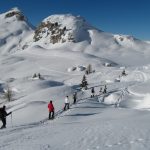 Con le ciaspe si esce dai soliti percorsi sciistici e si scoprono paesaggi meravigliosi.