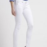 Pantalone skinny bianco perfetto per ogni outfit. Di Pepe Jeans