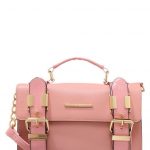 Per le amanti dei colori pastello in vista della primavera ideale è la tracolla rosa confetto di River Island