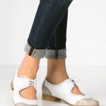 Stringate in stampo seventies color taupe e bianco di Pinto di Blu