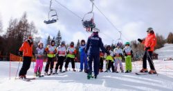 È importate insegnare ai bambini l'importanza di seguire tutte le norme di sicurezza da tenere sulle piste da sci.