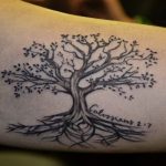 L'albero genealogico è per eccellenza il tattoo che più rappresenta le radici famigliari. Foto di freetattoodesign