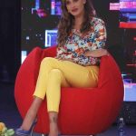 Un outfit da prima serata con dei pantaloni alla pescatora pastello che lasciano intravedere il tatuaggio alla caviglia. Foto profilo Instagram ufficiale di Belen