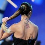 Un altro scatto rubato che mette in evidenza il tatuaggio dietro alla nuca. Foto di Photonest.com
