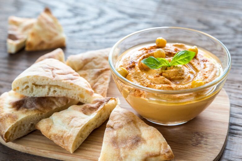 Hummus di ceci con pane pita fatto in casa