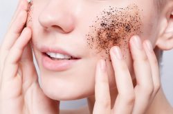 Tutto sullo scrub viso: i 10 prodotti migliori del 2016