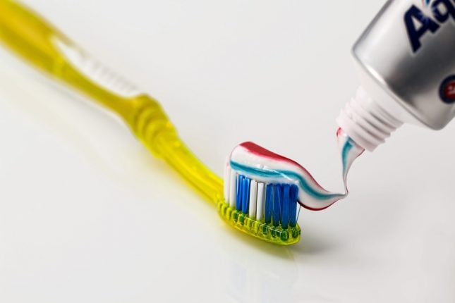 Come pulire i denti