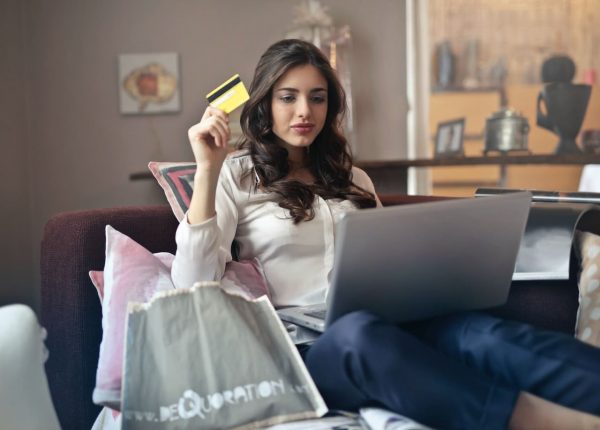 Lo shopping si fa on line
