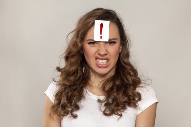 Ragazza arrabbiata