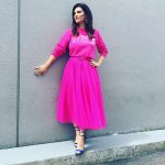 Laura Pausini con un abito fucsia