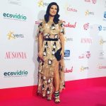 Laura Pausini con un abito bon ton da sera