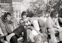 Pattie Boyd, Paul, Ringo e John nel 1968.