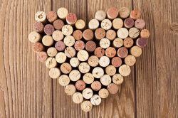 Cuore fatto di tappi di sughero
