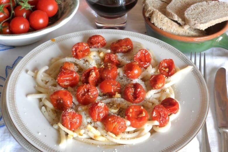 Pici toscani con ciliegini gratinati cacio e pepe