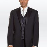 abito da sposo con dettagli country