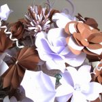idee allestimento matrimonio con fiori di carta