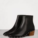Bershka: tronchetti con borchie