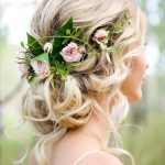 Fiori tra i capelli
