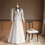 Isabelle-de-Borchgrave-Completo-American-Blue-Navy-©Andreas-von-Einsiedel