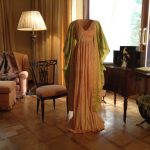 Isabelle-de-Borchgrave-abito-Delphos-di-M.-Fortuny