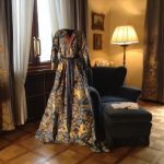 Isabelle-de-Borchgrave-abito-da-camera-di-Albertine-1900