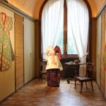 mostra-moda-di-carta-a-villa-necchi-opere-di-isabelle-de-borchgrave-completo-da-sera-di-p-poiret-fai