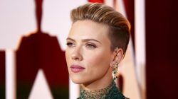 Scarlett Johanson pixie cut