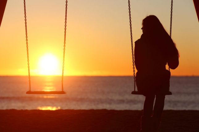 Donna al tramonto