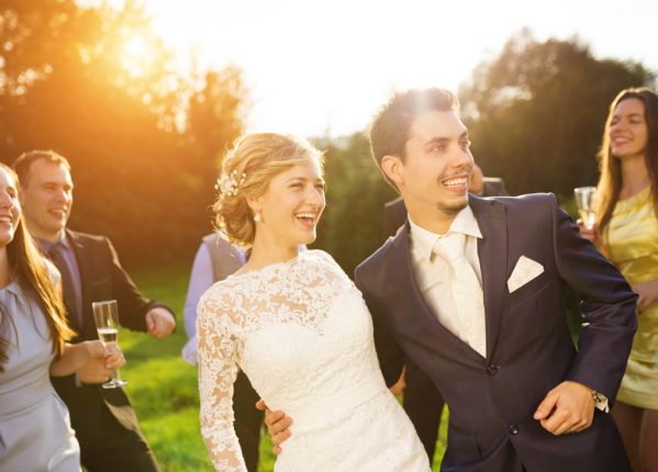 Sposi e ospiti del matrimonio