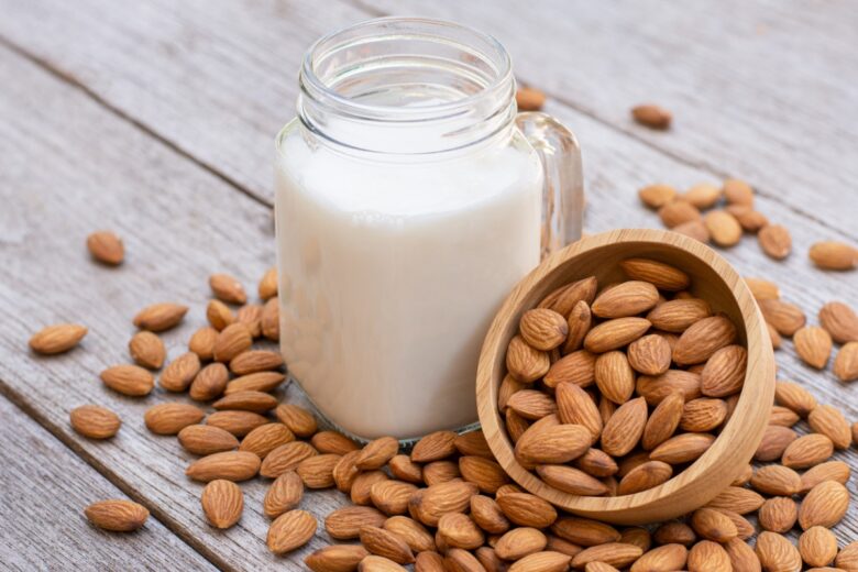 Latte di mandorle