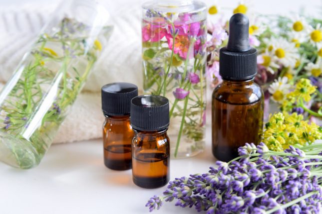 Oli essenziali ed erbe naturali