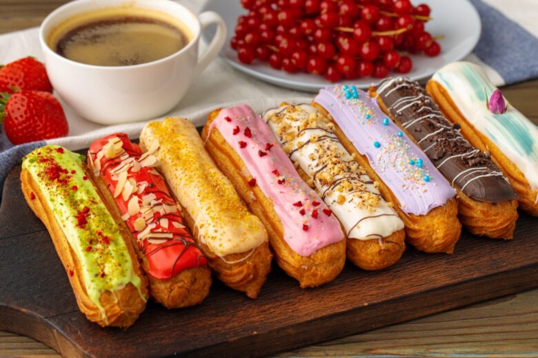 Eclairs con crema pasticciera al cioccolato fondente